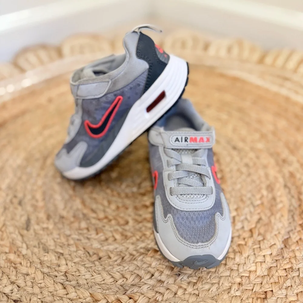 🌾‎ Nike Air Max Solo Little Kids Sneakers